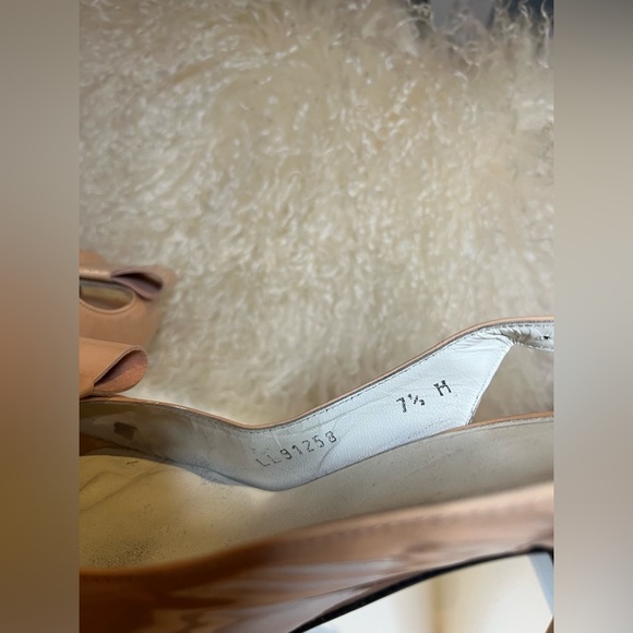 Stuart Weitzman Blush Patent Leather Peep Toe Slingback Heels with Bow. - Picture 9 of 9